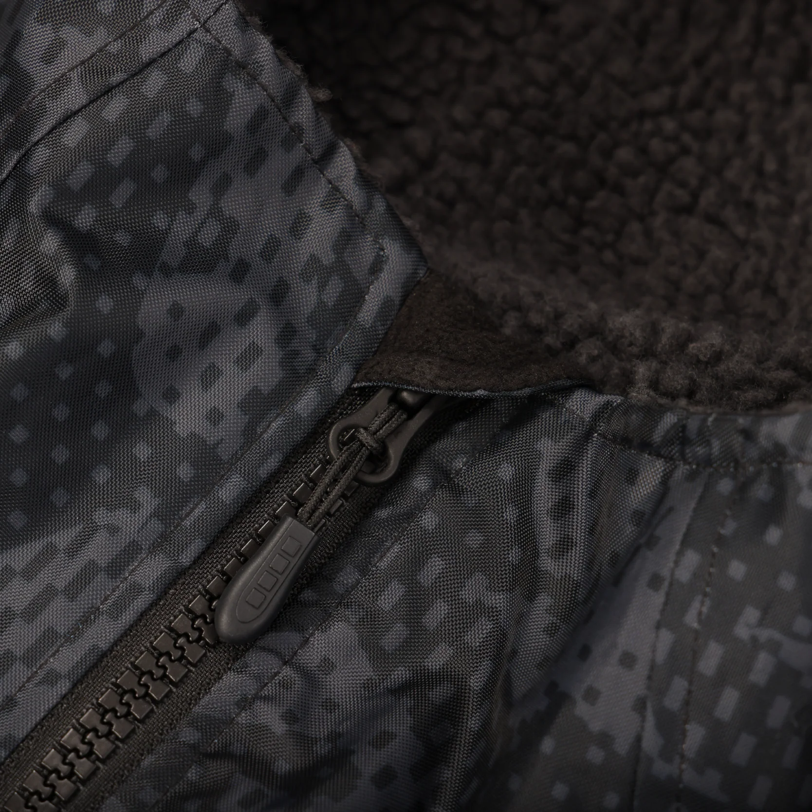 ADULT UNISEX GEO CAMO SPECTATOR BLANKET JACKET - Image 13